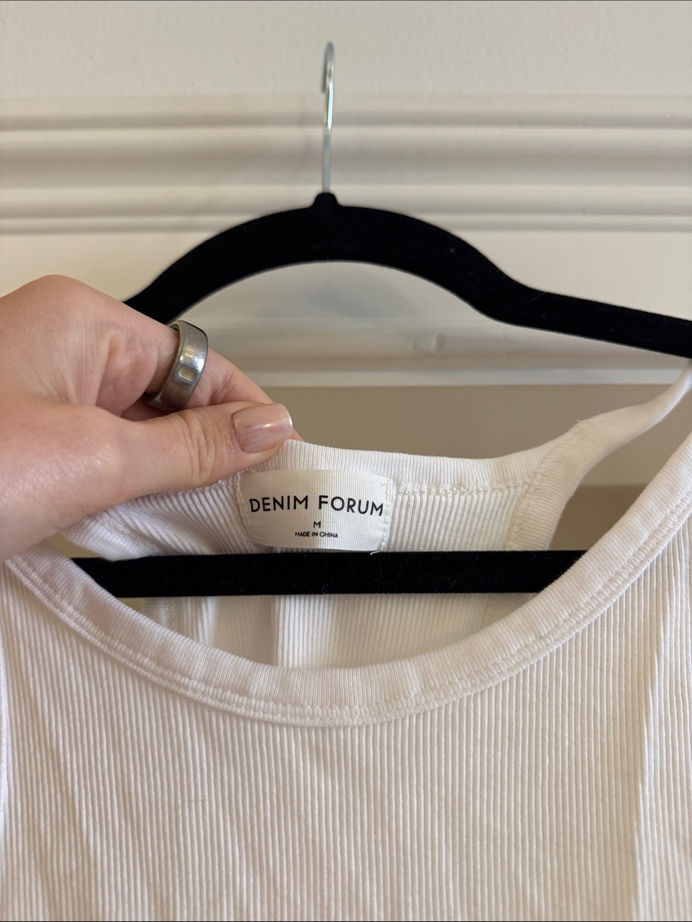 Denim Forum White Ribbed Scoop Tank - Picture 2 of 3